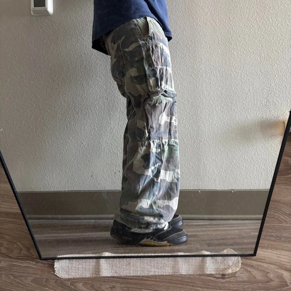 Vintage Y2K/2000s Baggy Camo Streetwear Cargo Pants! 28x27